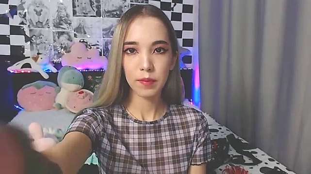Fearlessbunny naked stripping on cam for live sex video chat