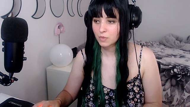 MarHowl naked stripping on cam for live sex video chat