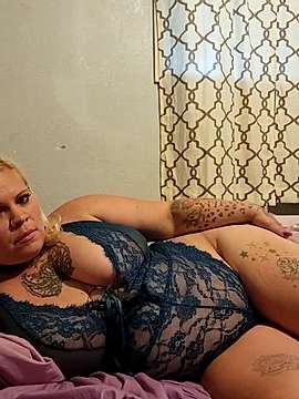 wheelygirl33 naked stripping on cam for live sex video chat