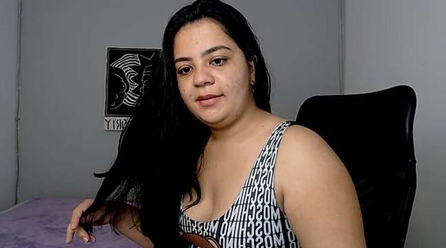 Amber-Miller naked stripping on cam for live sex video chat