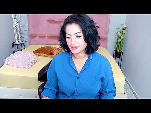 AnelissaReys naked stripping on cam for live sex video chat