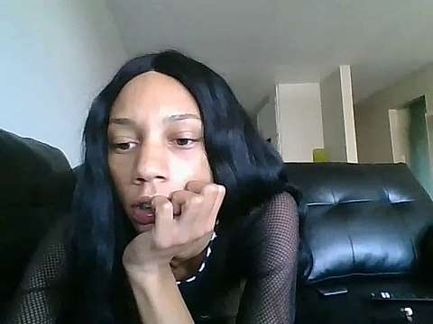 BellaaVictoriaXO naked stripping on cam for live sex video chat