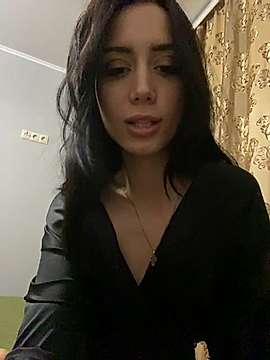 CandyyyGirll naked stripping on cam for live sex video chat