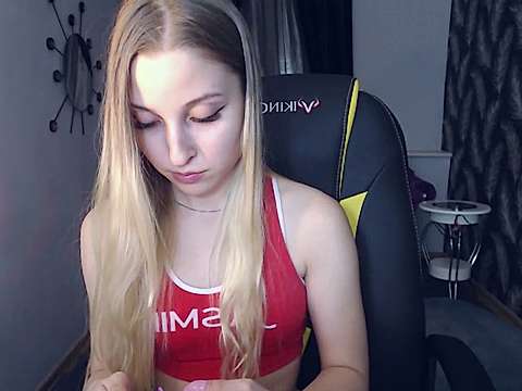 CarrrrieBradshaw naked stripping on cam for live sex video chat