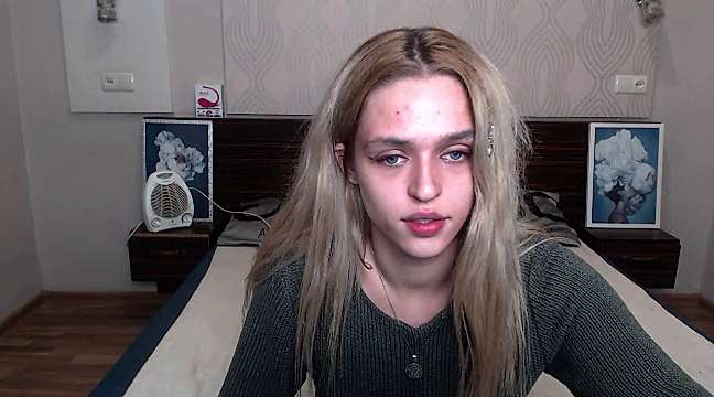 _Cassandra_Fox_ naked stripping on cam for live sex video chat