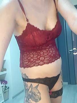DianaRoses naked stripping on cam for live sex video chat