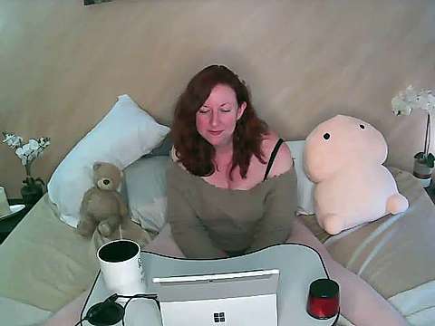 EveDevourmexxx naked stripping on cam for live sex video chat