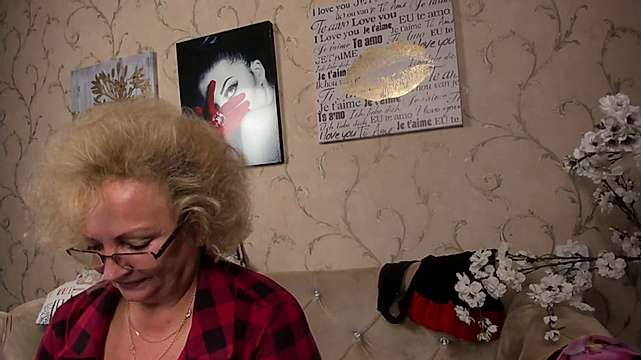 eviamature naked stripping on cam for live sex video chat
