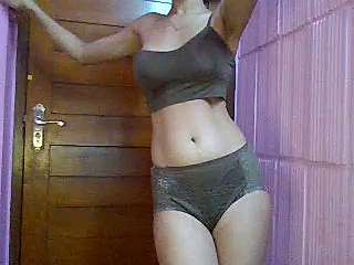 hotdiaanna naked stripping on cam for live sex video chat