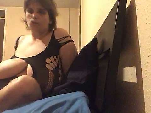 hunnibunni30 naked stripping on cam for live sex video chat