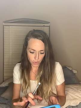 julieleanne naked stripping on cam for live sex video chat