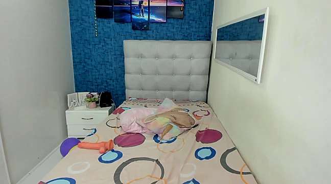 nicole_1818 naked stripping on cam for live sex video chat