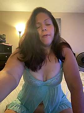 Peachy00 naked stripping on cam for live sex video chat