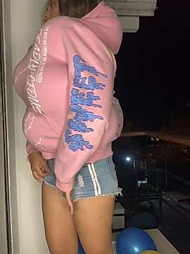 _Sophiee naked stripping on cam for live sex video chat