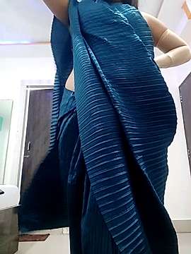 sweetaashi naked stripping on cam for live sex video chat