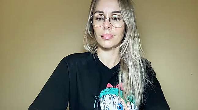 Taisiyasweet naked stripping on cam for live sex video chat