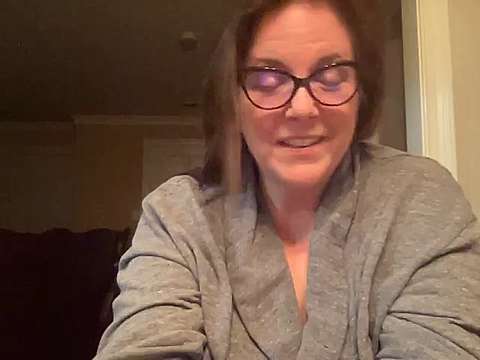 Thick-Milf-Lisa naked stripping on cam for live sex video chat