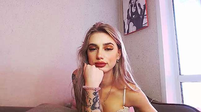 ValeriaValeria12 naked stripping on cam for live sex video chat