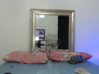 Valery-Kandy nude on cam – live sex chat
