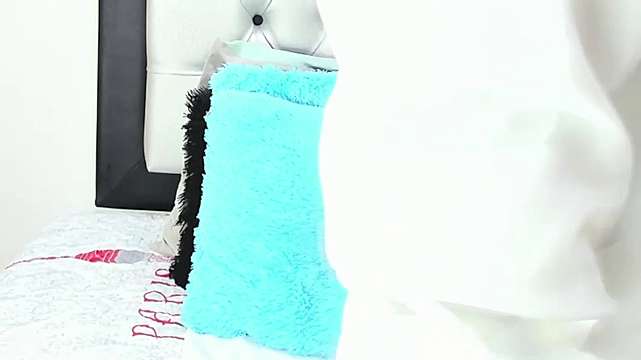Valery_Swan1 naked stripping on cam for live sex video chat
