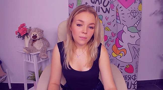 Xeenia_Clark naked stripping on cam for live sex video chat