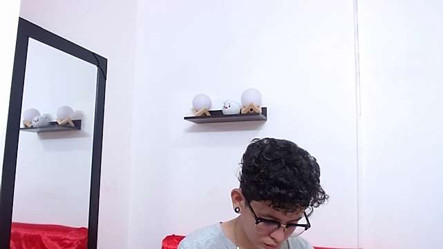 alex_strong_sexy naked stripping on cam for live sex video chat