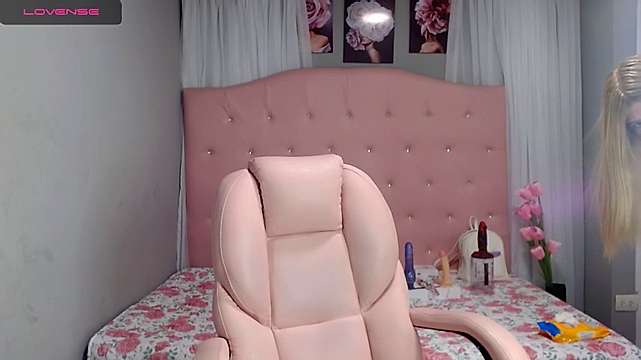 AmyWright naked stripping on cam for live sex video chat