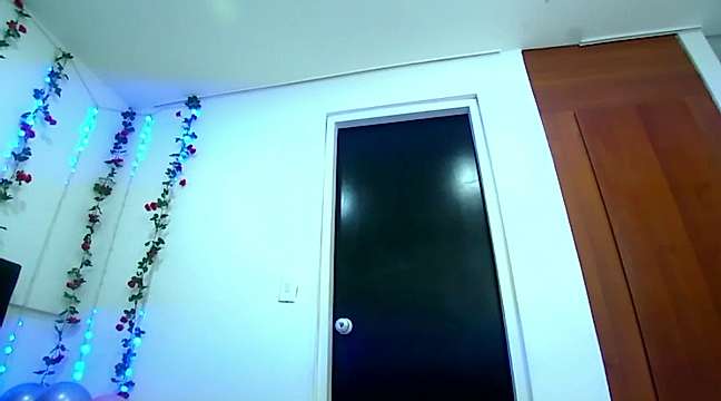 ariana_thomson1 naked stripping on cam for live sex video chat