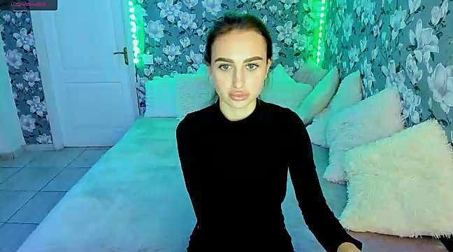 Bella_Blon naked stripping on cam for live sex video chat