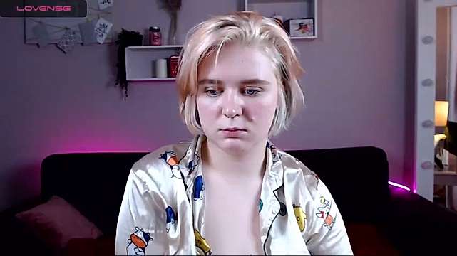 Carolyn_James naked stripping on cam for live sex video chat