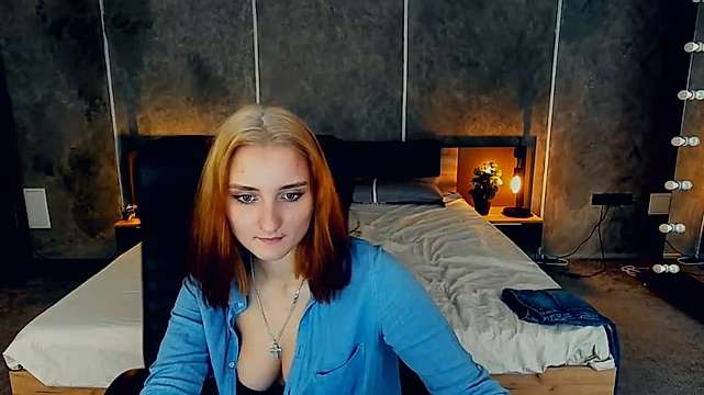 DarinaBaks naked stripping on cam for live sex video chat