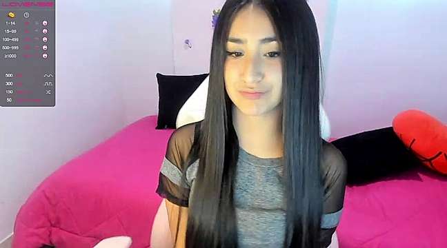 effiy_ naked stripping on cam for live sex video chat