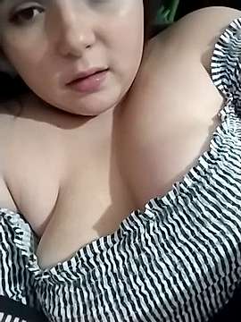 Emmiily_fox naked stripping on cam for live sex video chat