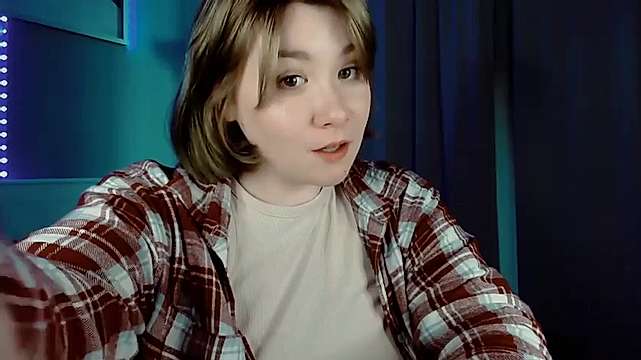 evie_cute naked stripping on cam for live sex video chat