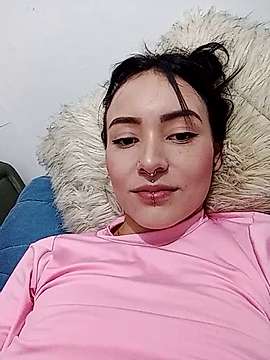 Gia_white naked stripping on cam for live sex video chat