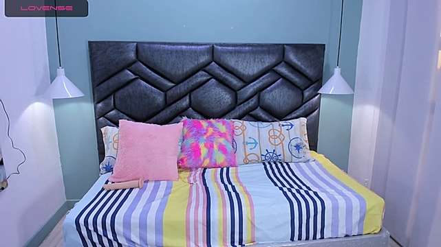 kaylaa25 naked stripping on cam for live sex video chat