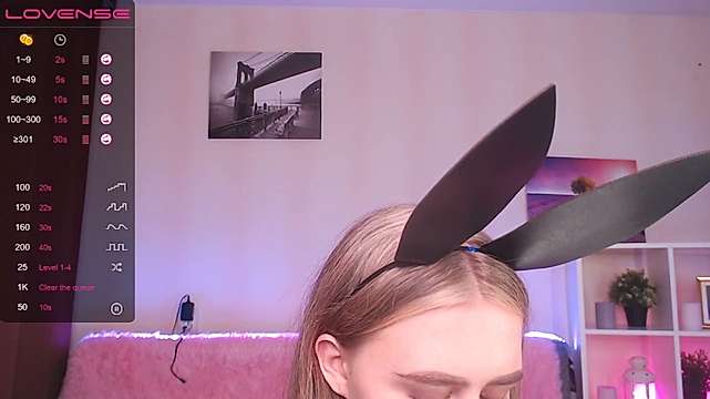Kelly_cherry naked stripping on cam for live sex video chat