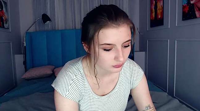 kicunya naked stripping on cam for live sex video chat