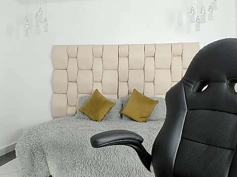 LaraHonney naked stripping on cam for live sex video chat