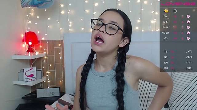 linda_af naked stripping on cam for live sex video chat