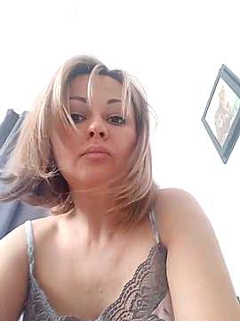 Little_Katyusha naked stripping on cam for live sex video chat