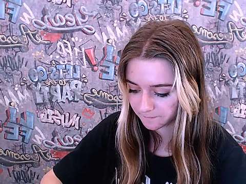 LittleSue_ naked stripping on cam for live sex video chat