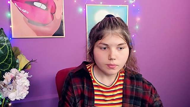 LucretiaLori naked stripping on cam for live sex video chat