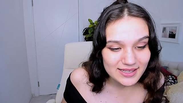 Luna_Loops naked stripping on cam for live sex video chat