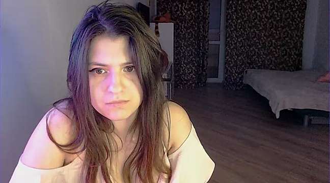 MelanieMoor_ naked stripping on cam for live sex video chat