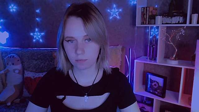radioactive_love naked stripping on cam for live sex video chat