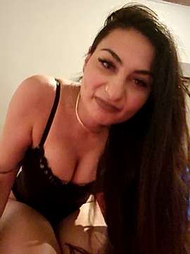 riakosty naked stripping on cam for live sex video chat