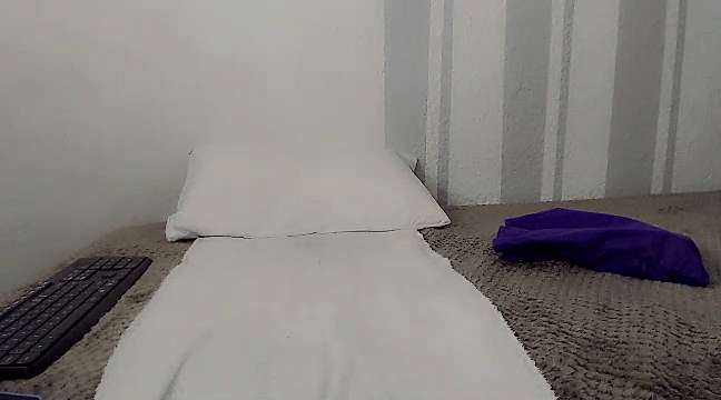 Scarlet_W naked stripping on cam for live sex video chat