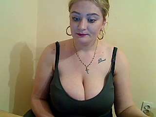Selinebustyxx naked stripping on cam for live sex video chat