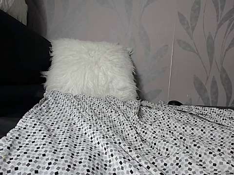 SexyGigi_ naked stripping on cam for live sex video chat